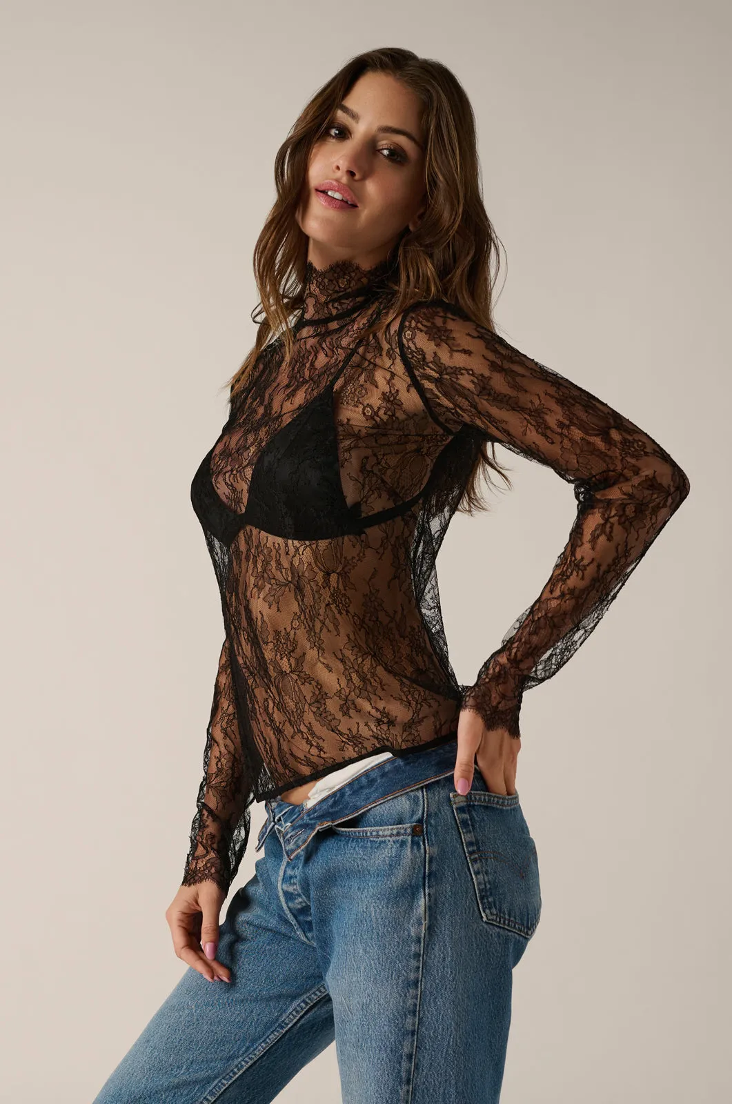 ALL OVER LACE TURTLENECK