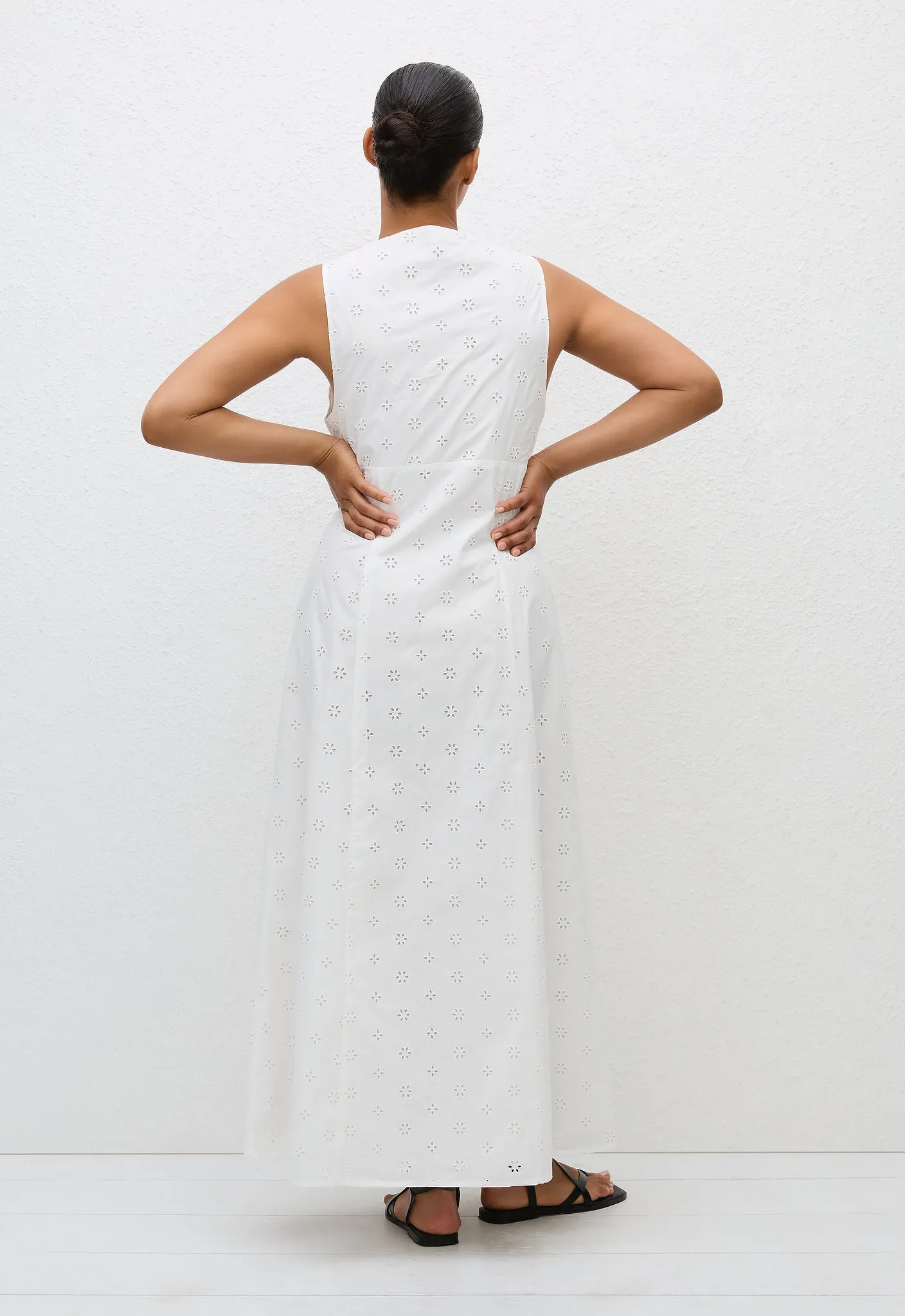 Broderie Plunge Dress - Floral Broderie (White)