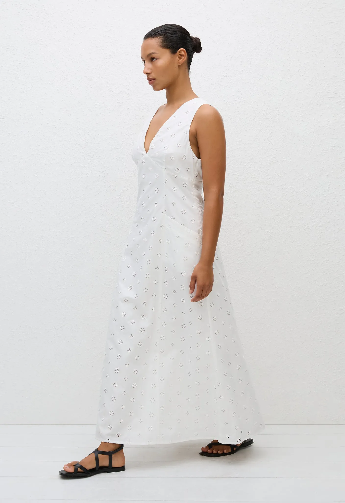 Broderie Plunge Dress - Floral Broderie (White)