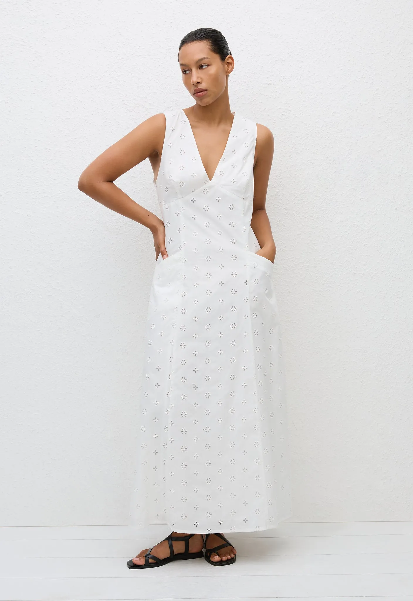 Broderie Plunge Dress - Floral Broderie (White)
