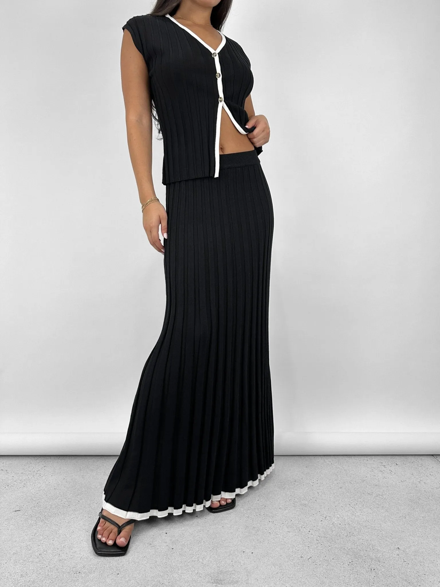 Contrast Trim Ribbed Knit Midi Skirt