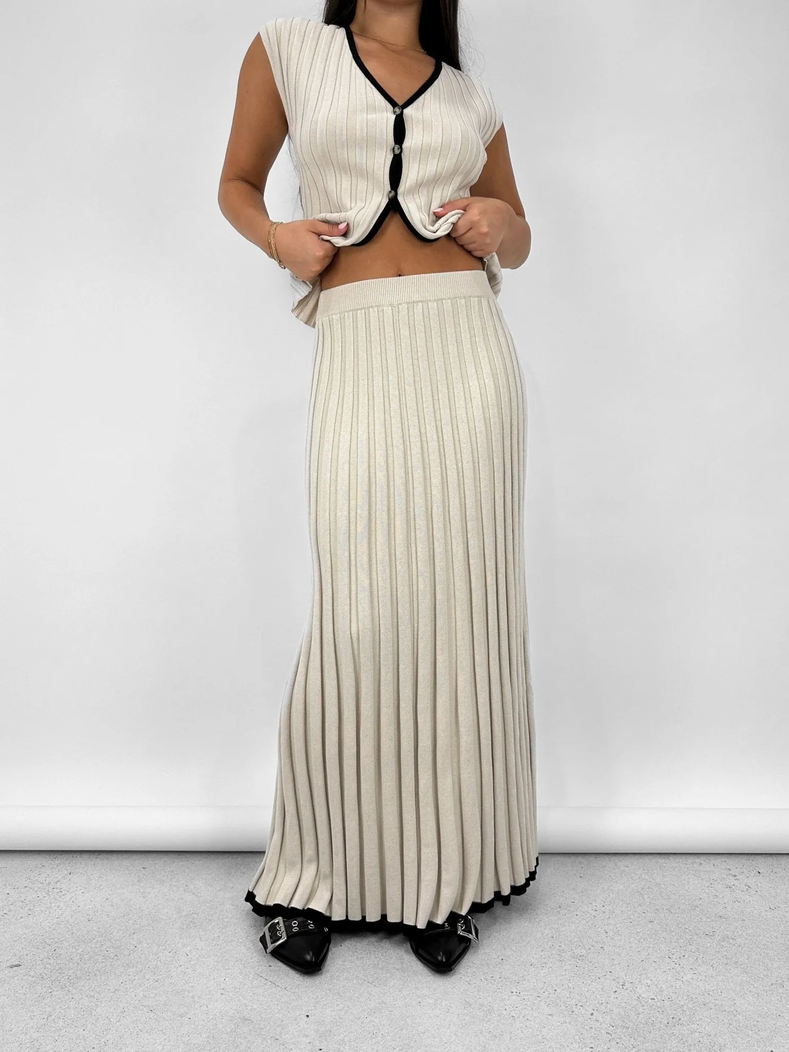 Contrast Trim Ribbed Knit Midi Skirt