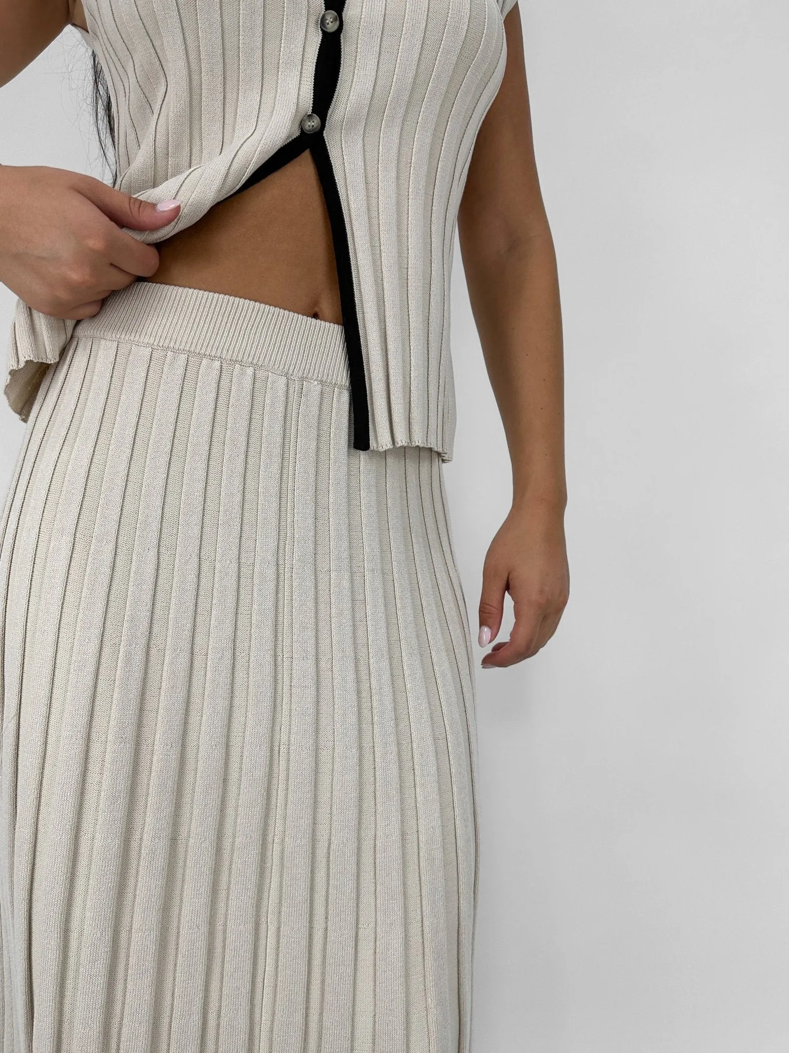Contrast Trim Ribbed Knit Midi Skirt