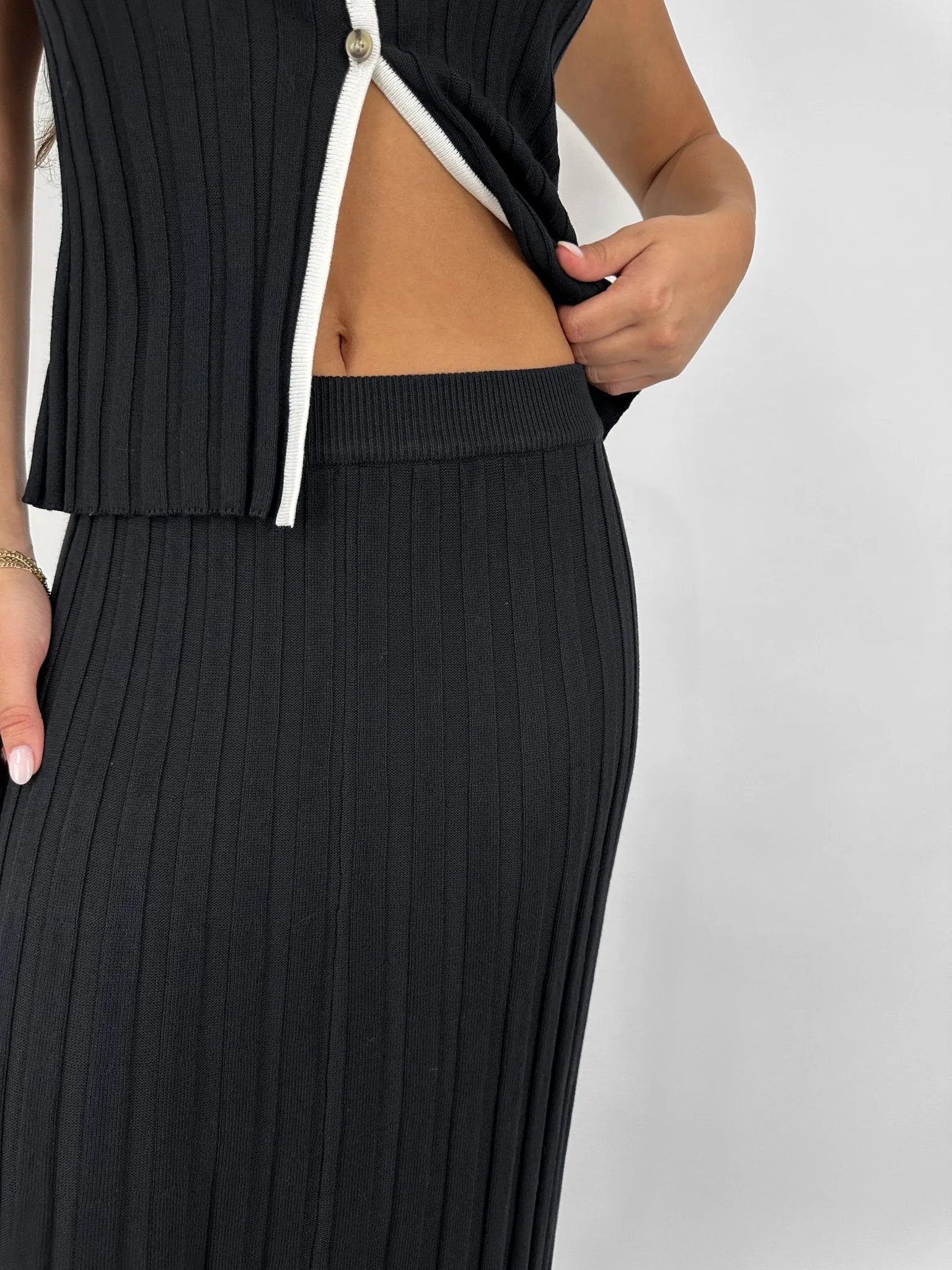 Contrast Trim Ribbed Knit Midi Skirt
