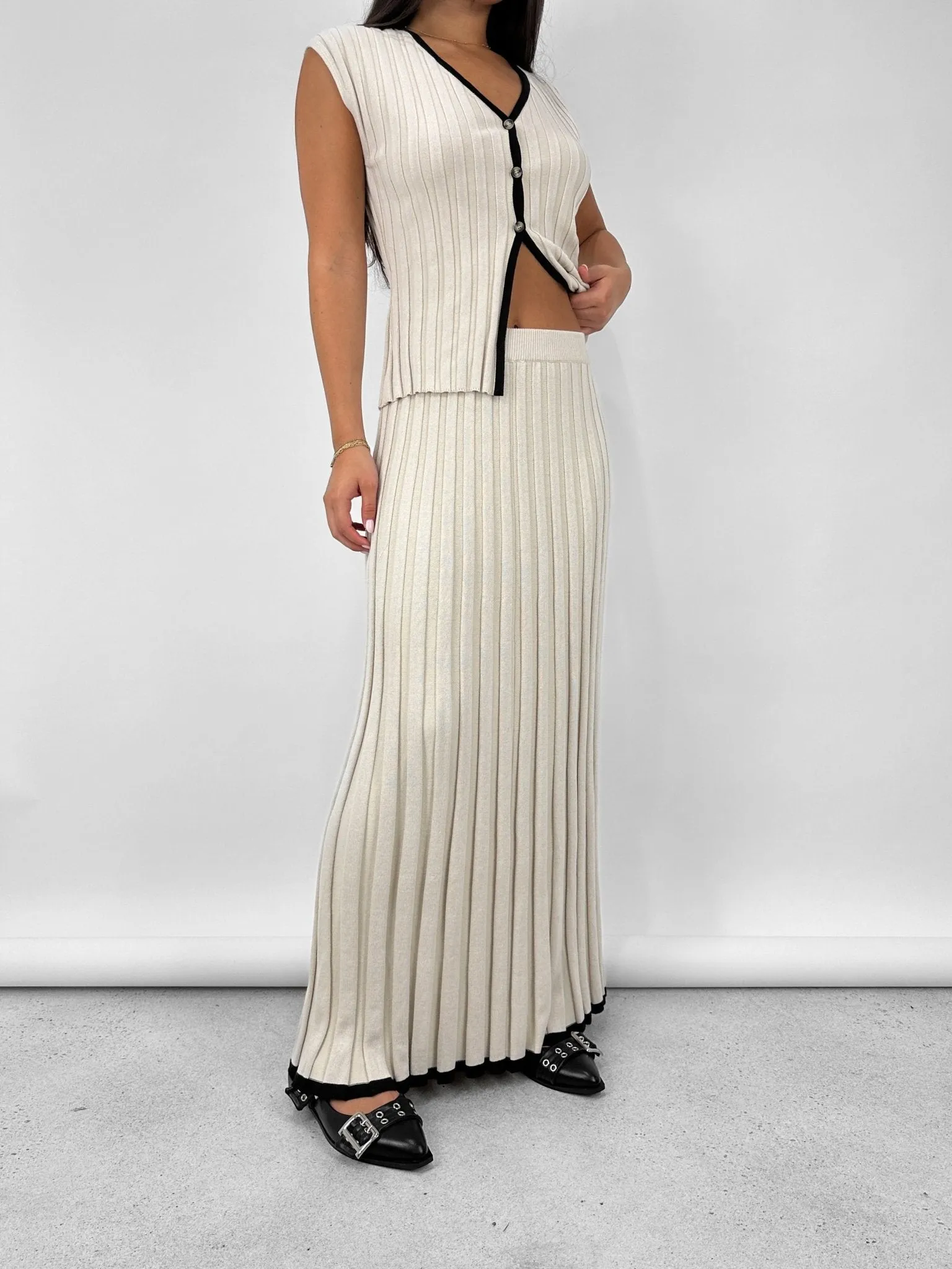 Contrast Trim Ribbed Knit Midi Skirt