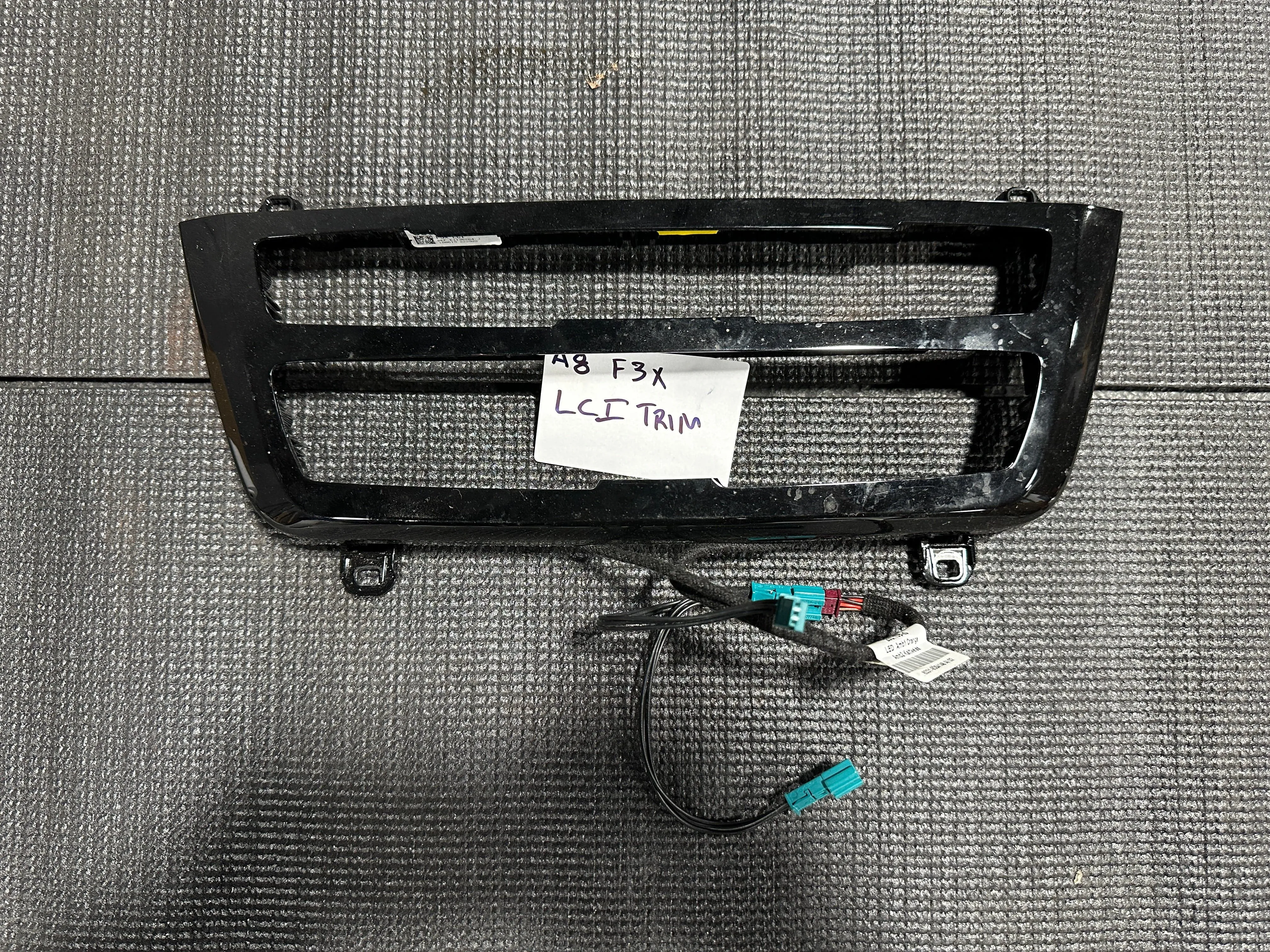 Scratch and dent LCI F3x/F8x Trim