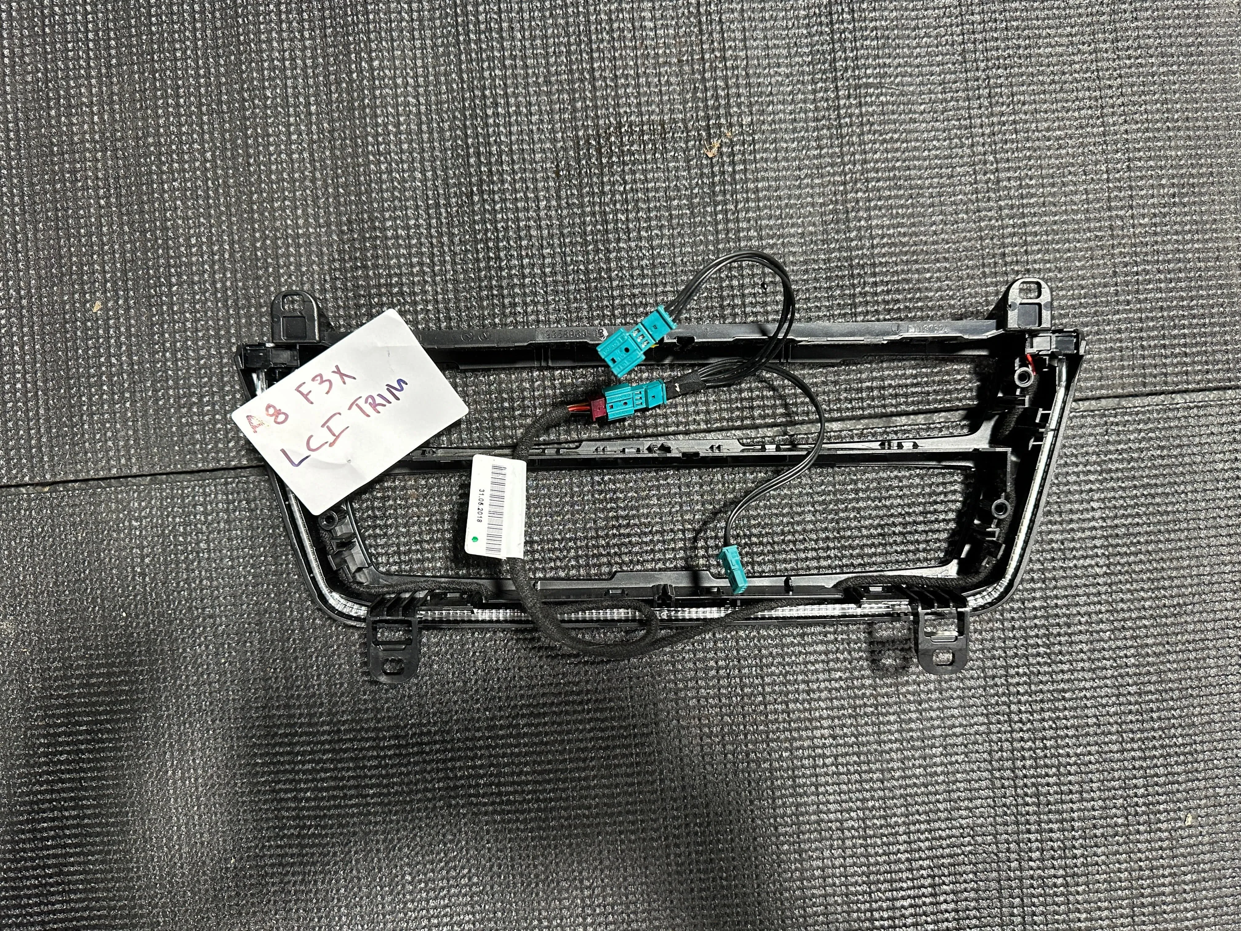Scratch and dent LCI F3x/F8x Trim