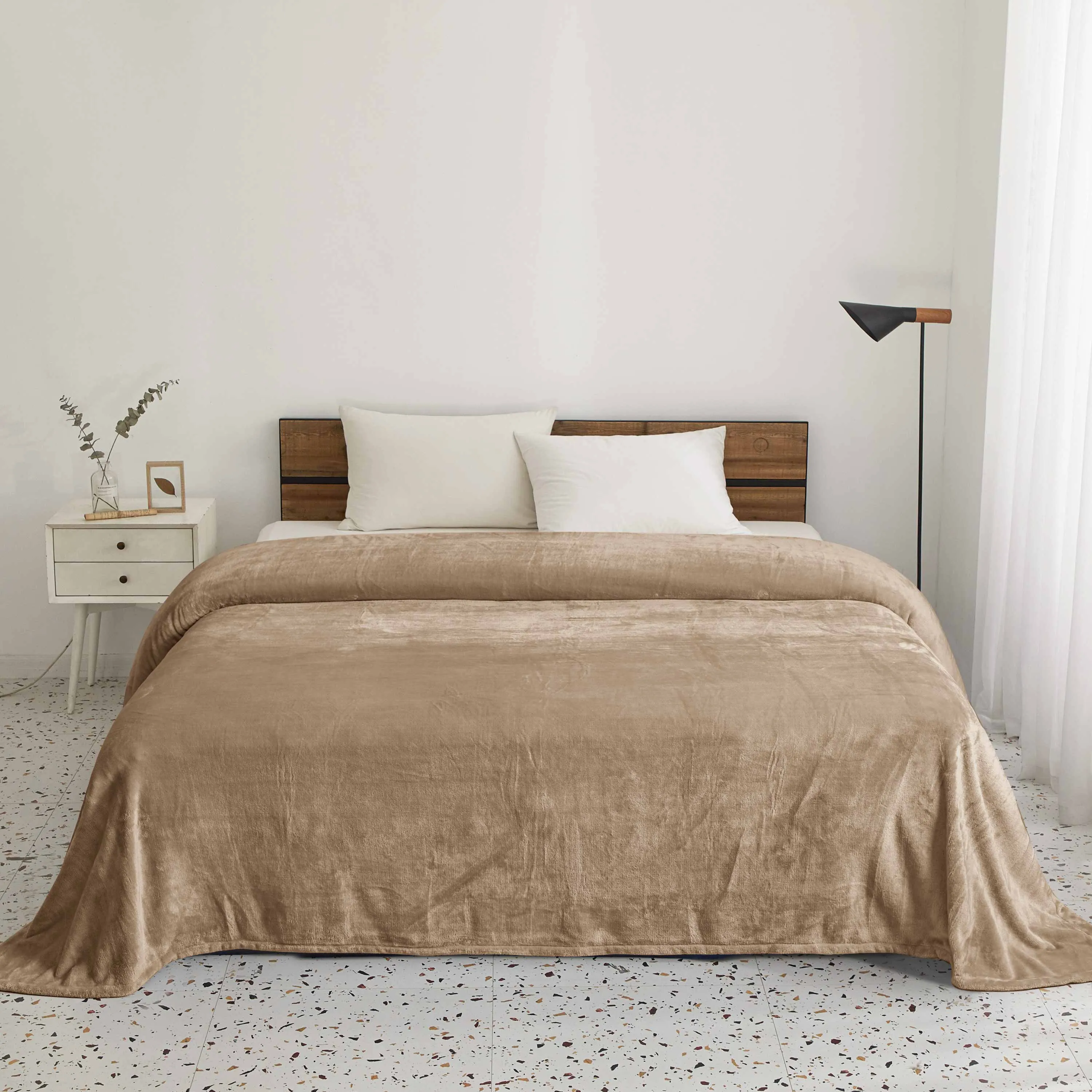 Supersoft 310 gsm Snuggly AC Fleece Blanket Sand